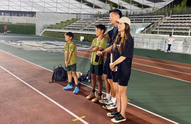 开云注册网址-杨旭探班兑现传承 长子见偶像：你和费南多谁更快？