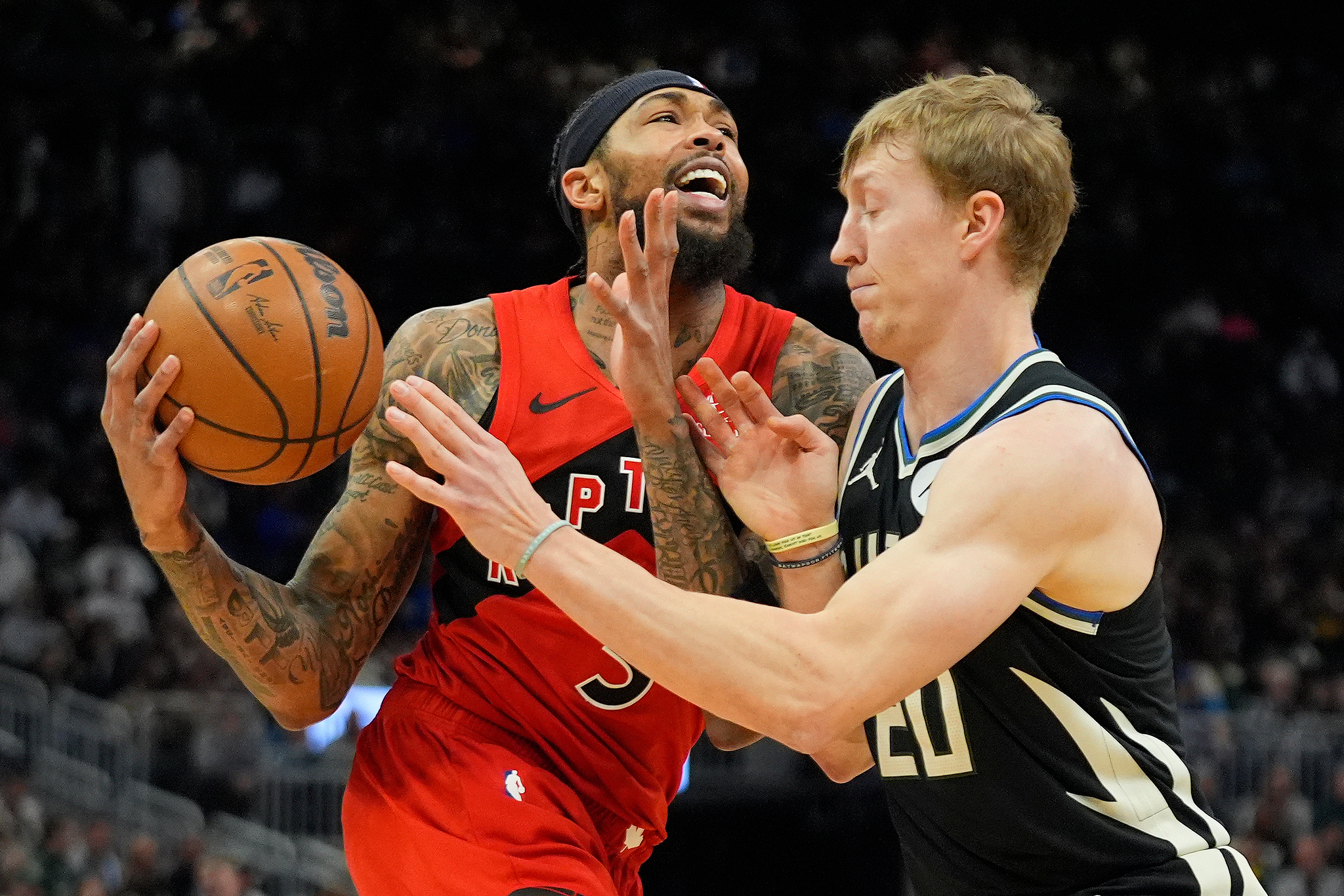 英格拉姆22+6奎克利32+9 猛龙客场大胜雄鹿