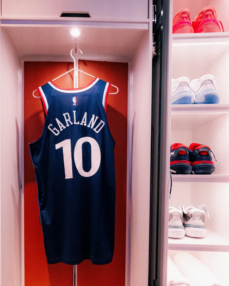 开云注册网址-主场首秀来了！快船社媒晒加兰10号球衣的特写照片