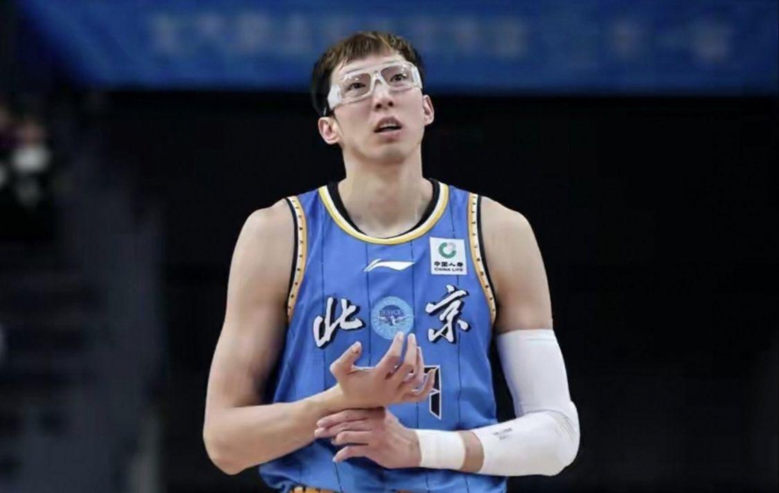 开云-进攻篮板6比17！北京花1亿买的中锋，护框能力体现在哪？